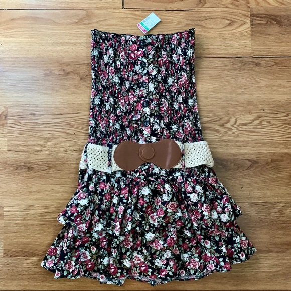 Deb Dresses & Skirts - $5 BUY 2 GET 1 🆓 NWT Floral Dress W/ Belt